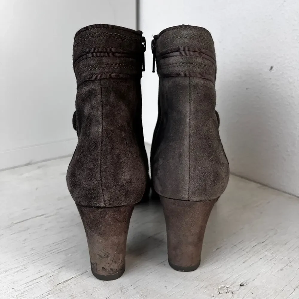 Clarks Brown Suede Ankle Boots Block Heel Button detail size 8